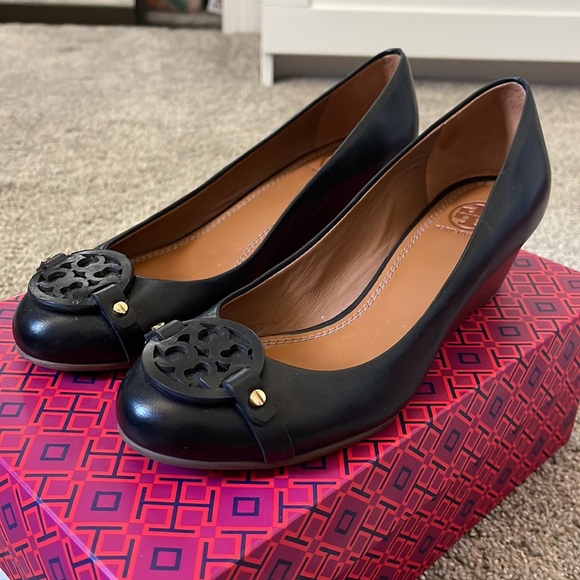 Tory Burch Mini Miller Leather Black Wedge - Picture 4 of 11